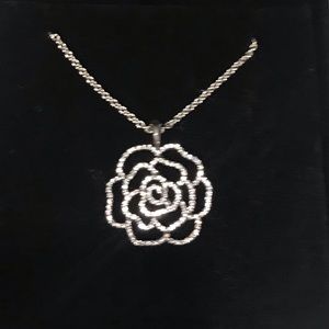 Pandora Rose Pendant necklace
